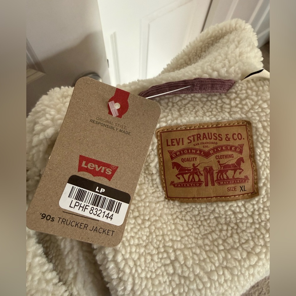 NWT Levi’s Faux Shearling 90’s Trucker Jacket – Rose Taupe – XL - Picture 11 of 15